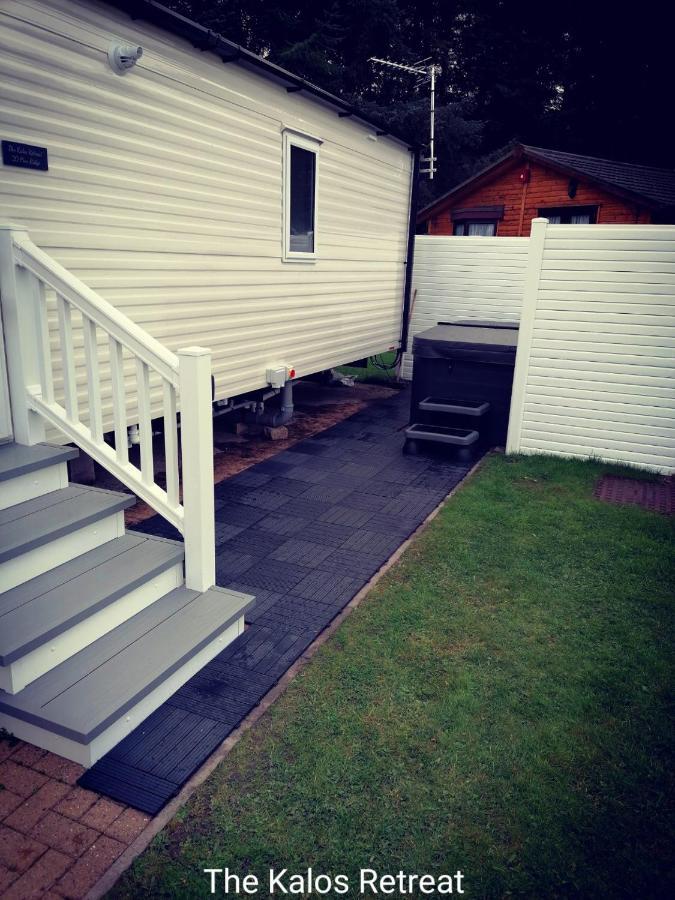 The Kalos Retreat - Hot Tub Lodge With Free 18 Hole Golf Course Swarland Exterior photo