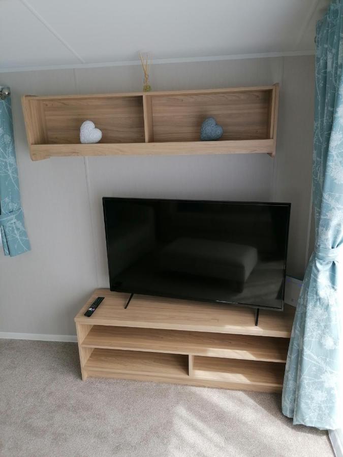 The Kalos Retreat - Hot Tub Lodge With Free 18 Hole Golf Course Swarland Exterior photo