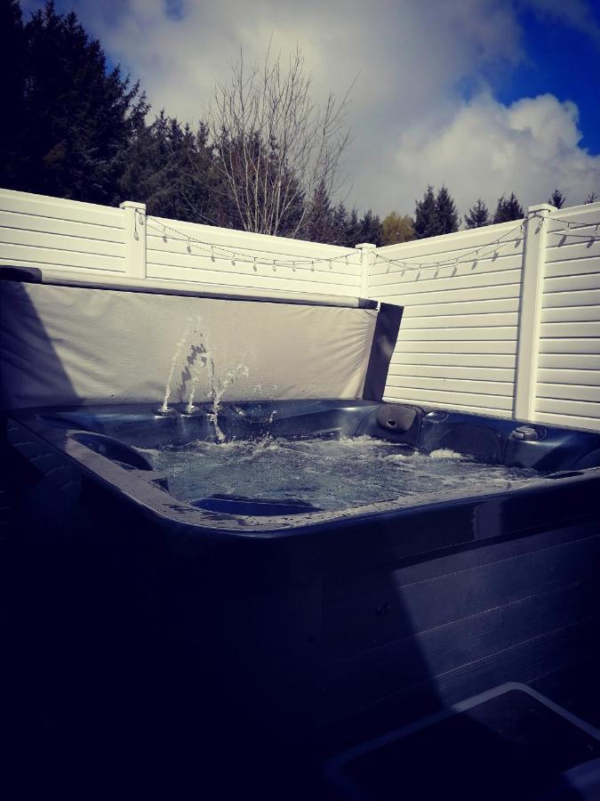 The Kalos Retreat - Hot Tub Lodge With Free 18 Hole Golf Course Swarland Exterior photo